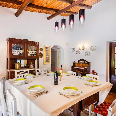 Alice - Confortavel Com Piscina Em Ferienhaus